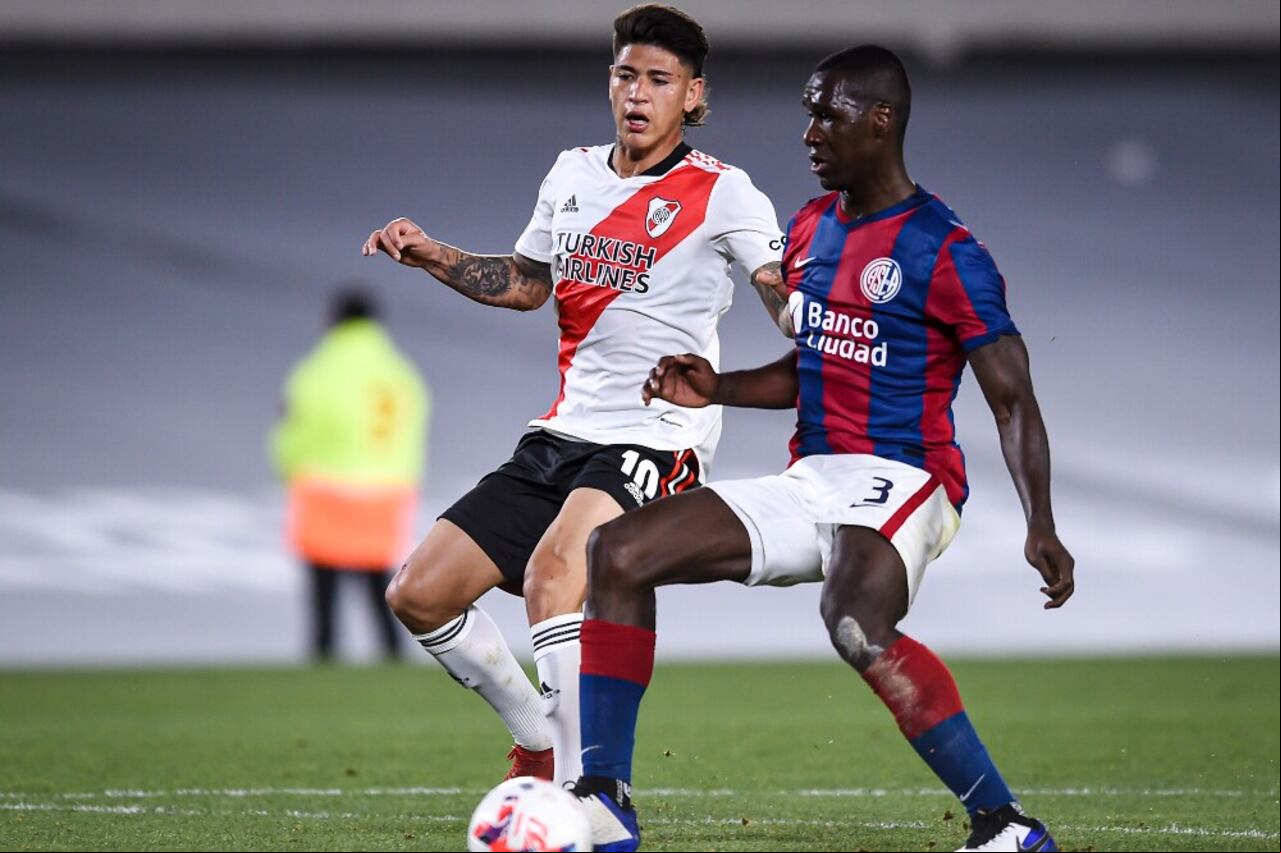 El defensor colombiano demandó a su antiguo club.