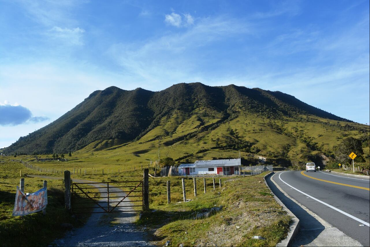 Volcán Cerro Bravo, ubicado en el sector de Letras, en la vía Bogotá - Manizales.