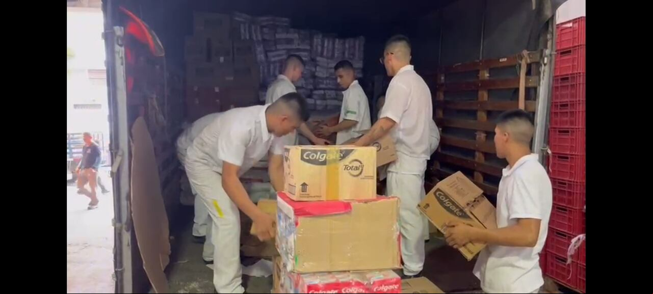 Banco de alimentos de Cali en día 10 toneladas de alimentos al chocó por paro armado del ELN