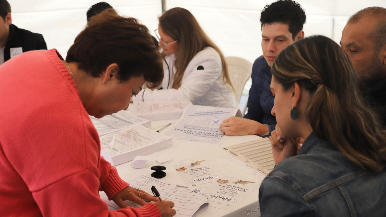Votaciones al norte de Bogotá en cedritos
Votos, mesas de Votación, escrutinios