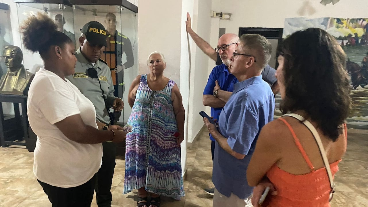 Un grupo de turistas extranjeros fue víctima de una estafa en Cartagena al recibir un cobro de 600.000 pesos por un paseo en coche, el cual generalmente tiene un costo de $50.000.
