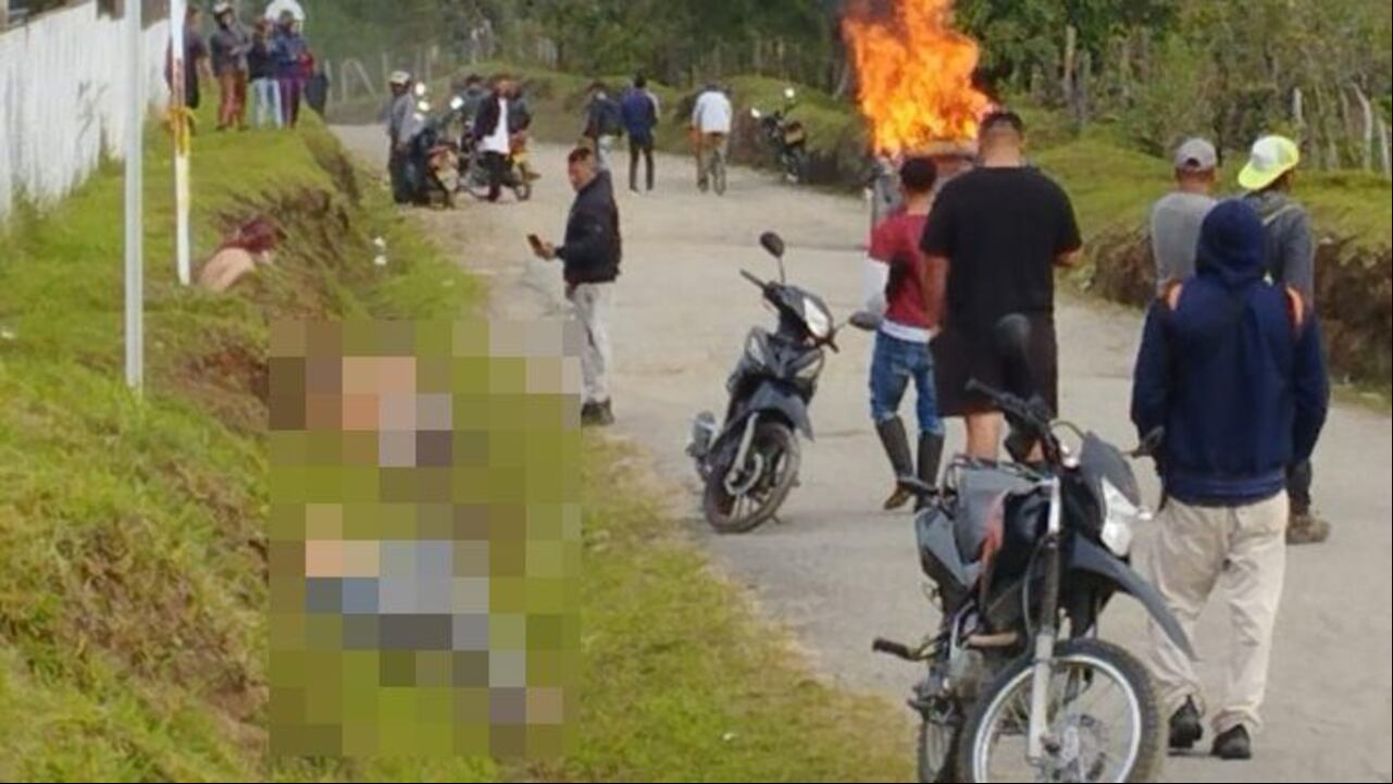 La comunidad del sector de La Rejoya de Popayán capturó a tres presuntos delincuentes, luego los golpeó y los amarró para después entregárselos a las autoridades. También les quemaron los vehículos.