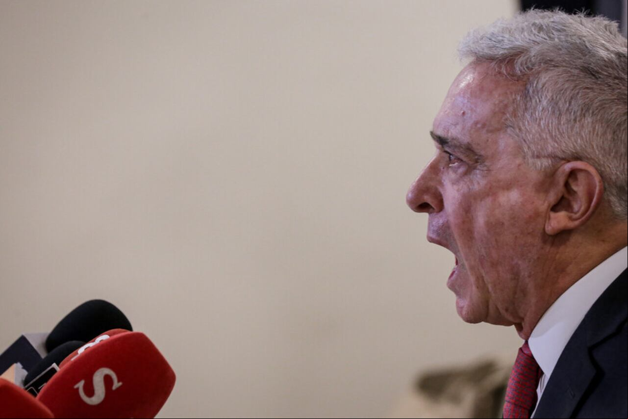 Bogotá. Abril 18 de 2024. El expresidente Álvaro Uribe Vélez y el Centro Democrático ofrecerán una declaración a la prensa tras reunión con la Comisión Interamericana de Derechos Humanos (CIDH). (Colprensa - Mariano Vimos)