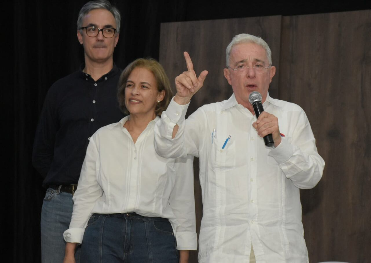 Visita Expresidente Álvaro Uribe a Santiago de Cali para la presentación de los candidatos por el Centro Democrático a las Elecciones Regionales.