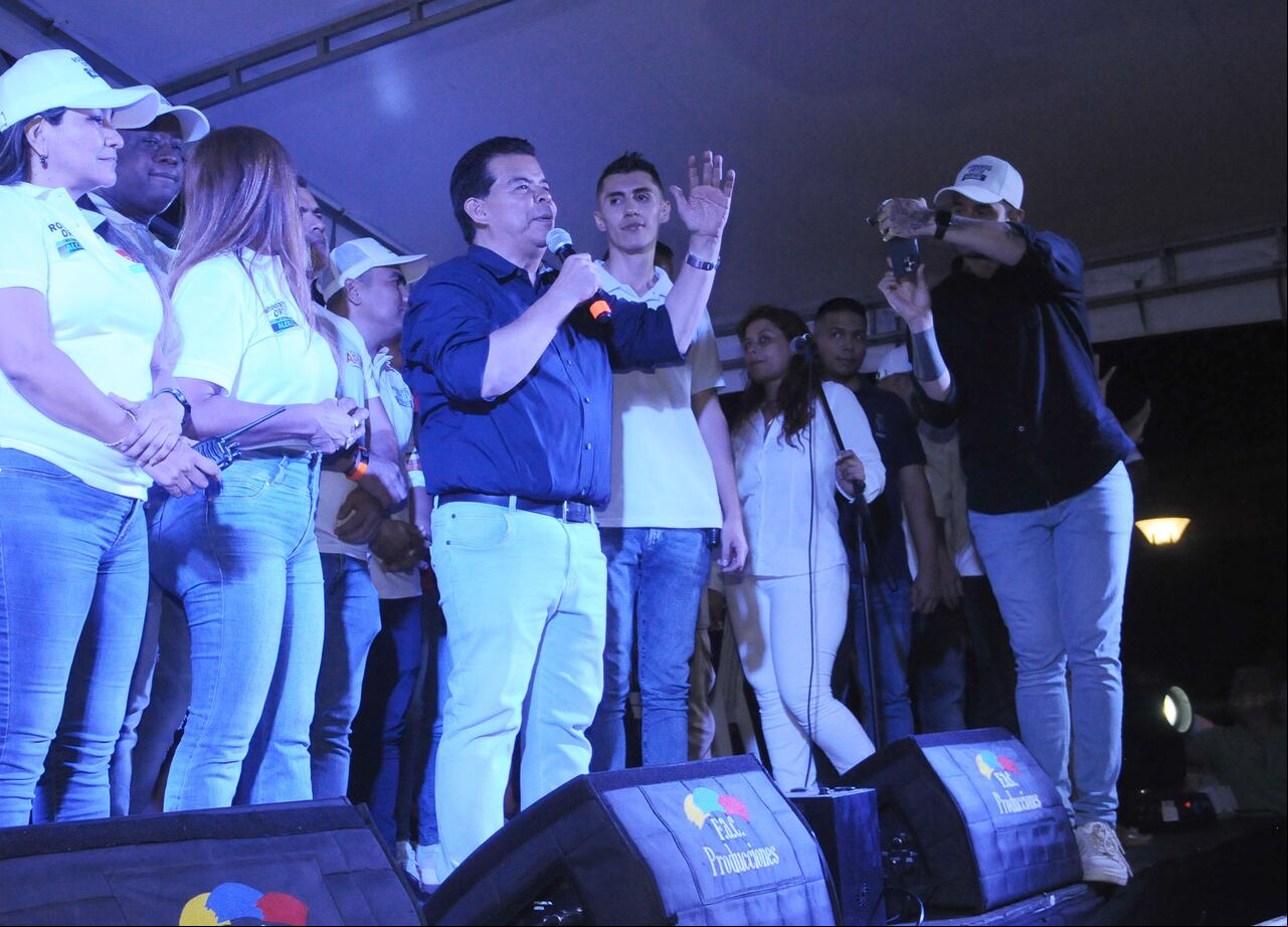 Política: Cierre de campaña de Dilian Francisco Toro y Roberto Ortiz " Chontico". Oct 22-23