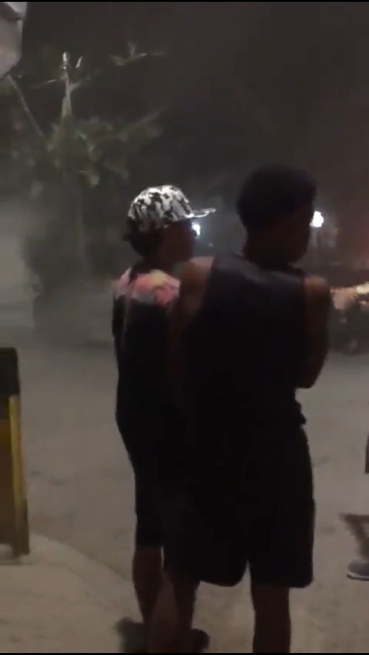 Disturbios a las afueras de un colegio de Cali.