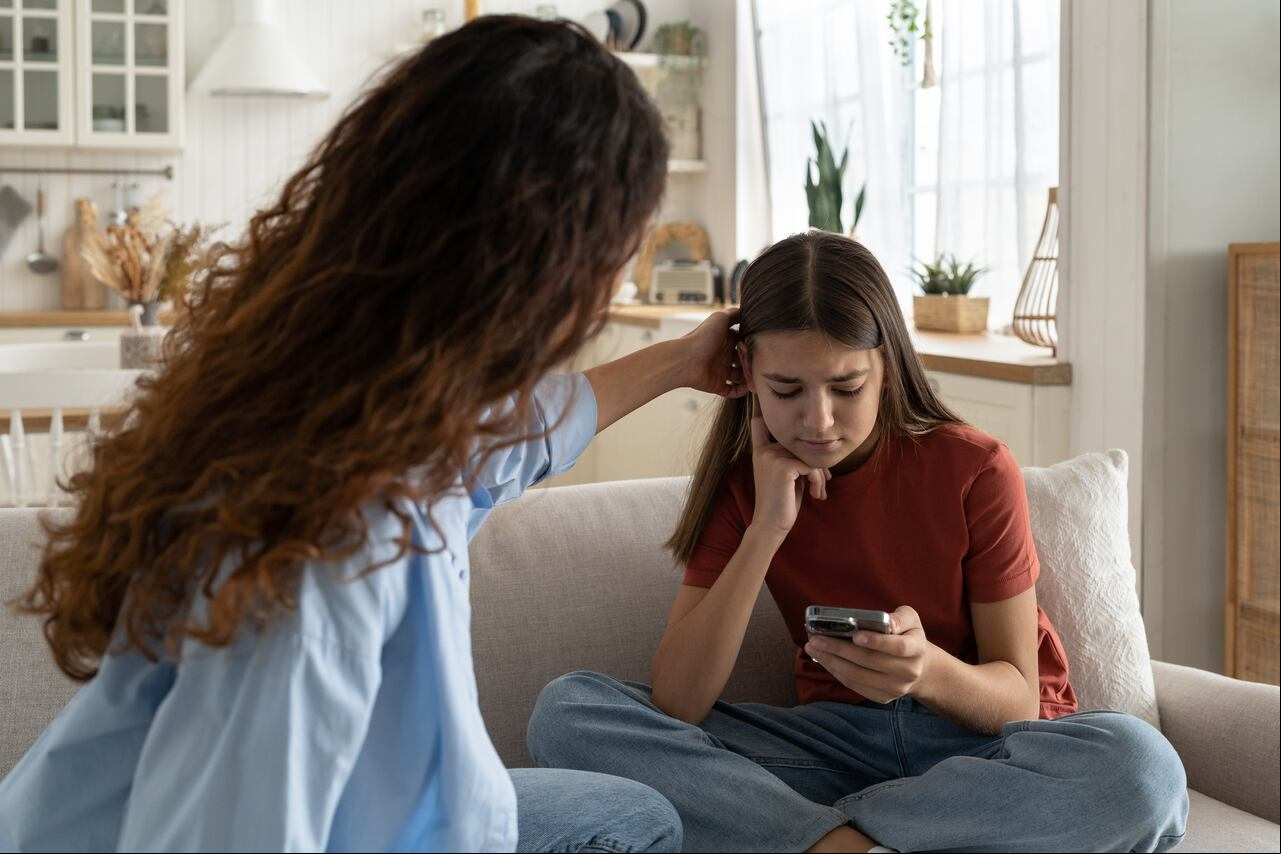 Cada vez que más jóvenes acceden a un smartphone, más efectos negativos hay en la salud mental, con síntomas que son distintos a los típicos de la depresión y la ansiedad.