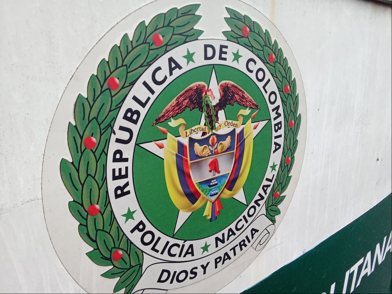 El patrullero Andrés Devia Corrales llevaba un año y medio al interior de la Policía, vivía en la Estación del municipio de Silvia y era escolta del alcalde de este municipio.