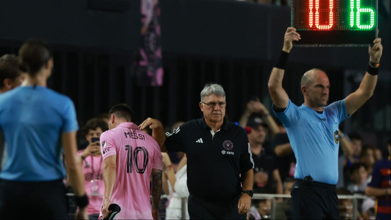 FORT LAUDERDALE, FLORIDA - SEPTEMBER 20: Lionel Messi #10 of Inter Miami leaves the game during the first half during a match between Toronto FC at DRV PNK Stadium on September 20, 2023 in Fort Lauderdale, Florida. (Photo by Joe Raedle/Getty Images)
