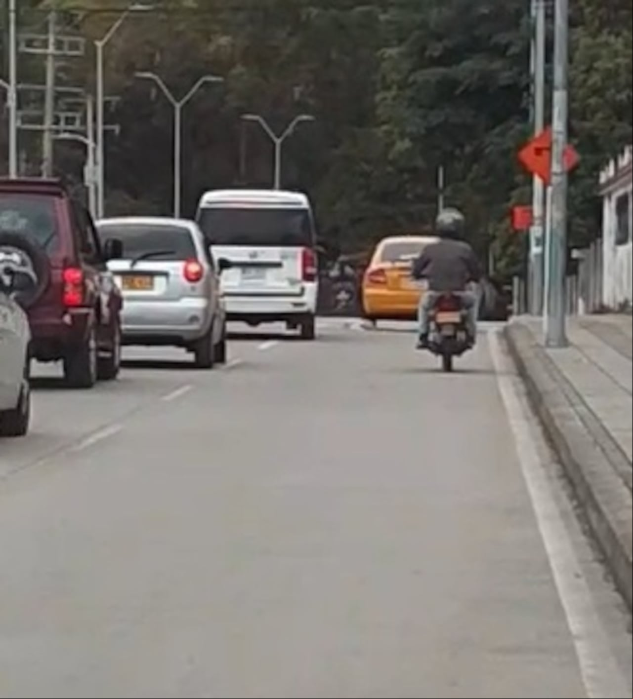 Los asaltantes huyeron hacia el oriente de la ciudad de Popayán después de herir al comerciante, quien se movilizaba en un vehículo tipo taxi.