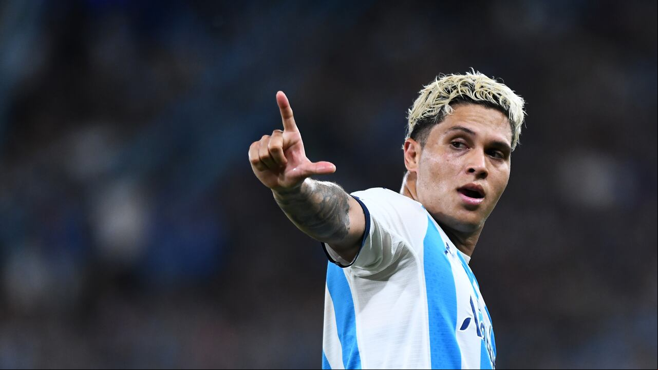 AVELLANEDA, ARGENTINA - JANUARY 31: Juan Fernando Quintero of Racing Club celebrates after scoring the team's third goal during a Copa de la Liga Profesional 2024 match between Racing Club and Tigre at Presidente Peron Stadium on January 31, 2024 in Avellaneda, Argentina. (Photo by Rodrigo Valle/Getty Images)