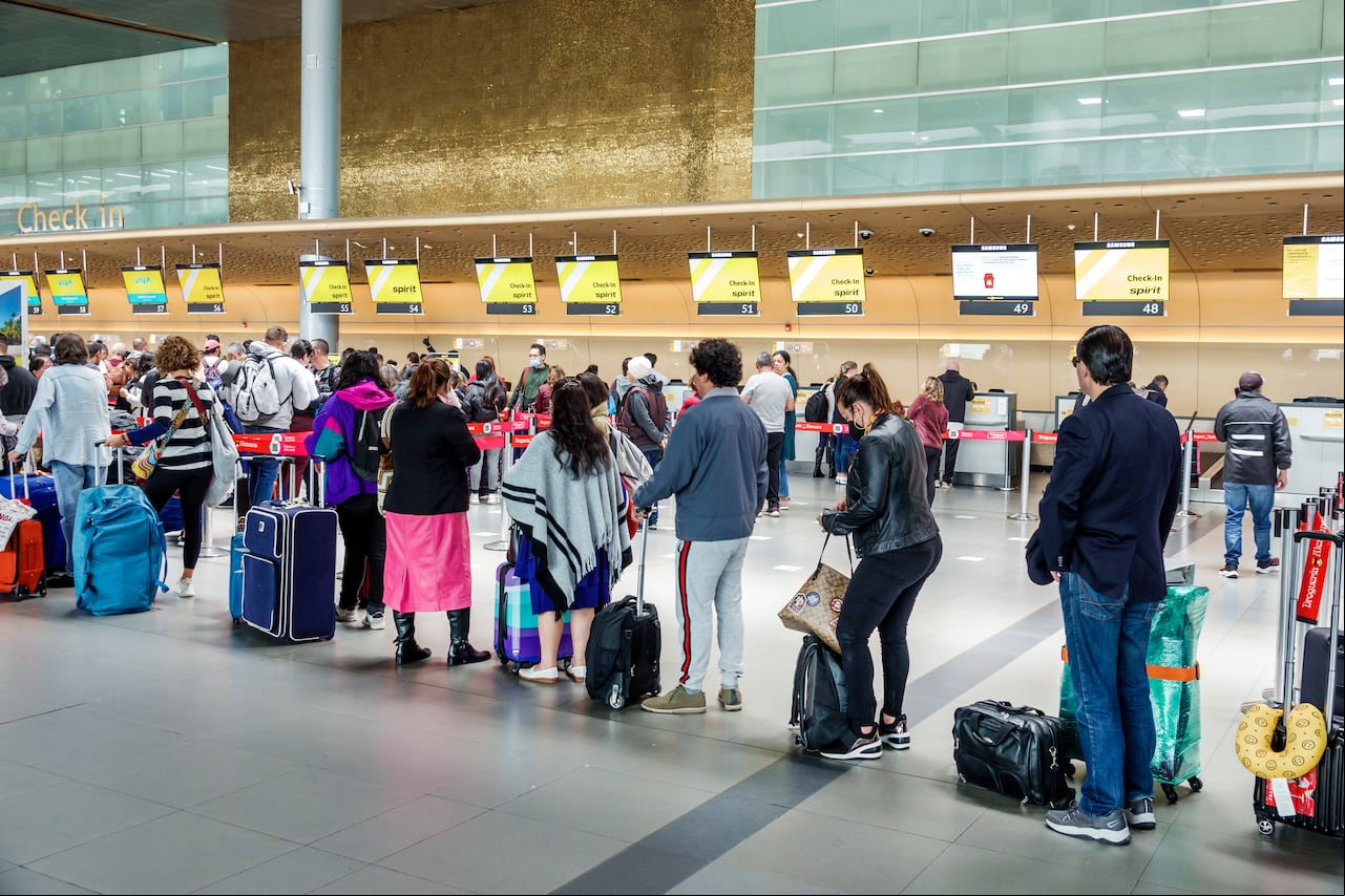Migración Colombia cuenta con un sistema que permite agilizar el proceso y evitar filas para salir o entrar al país.