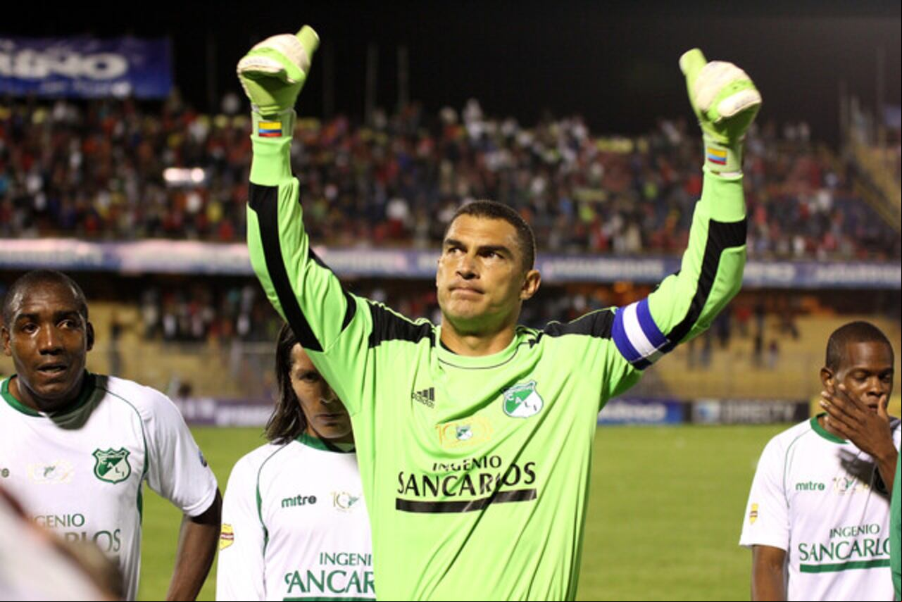Faryd Mondragón con los colores del Deportivo Cali (2013).