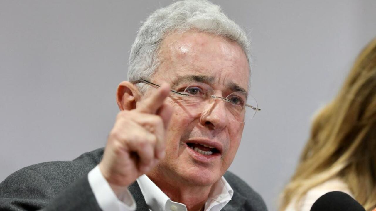 Alvaro Uribe Vélez rueda de prensa
