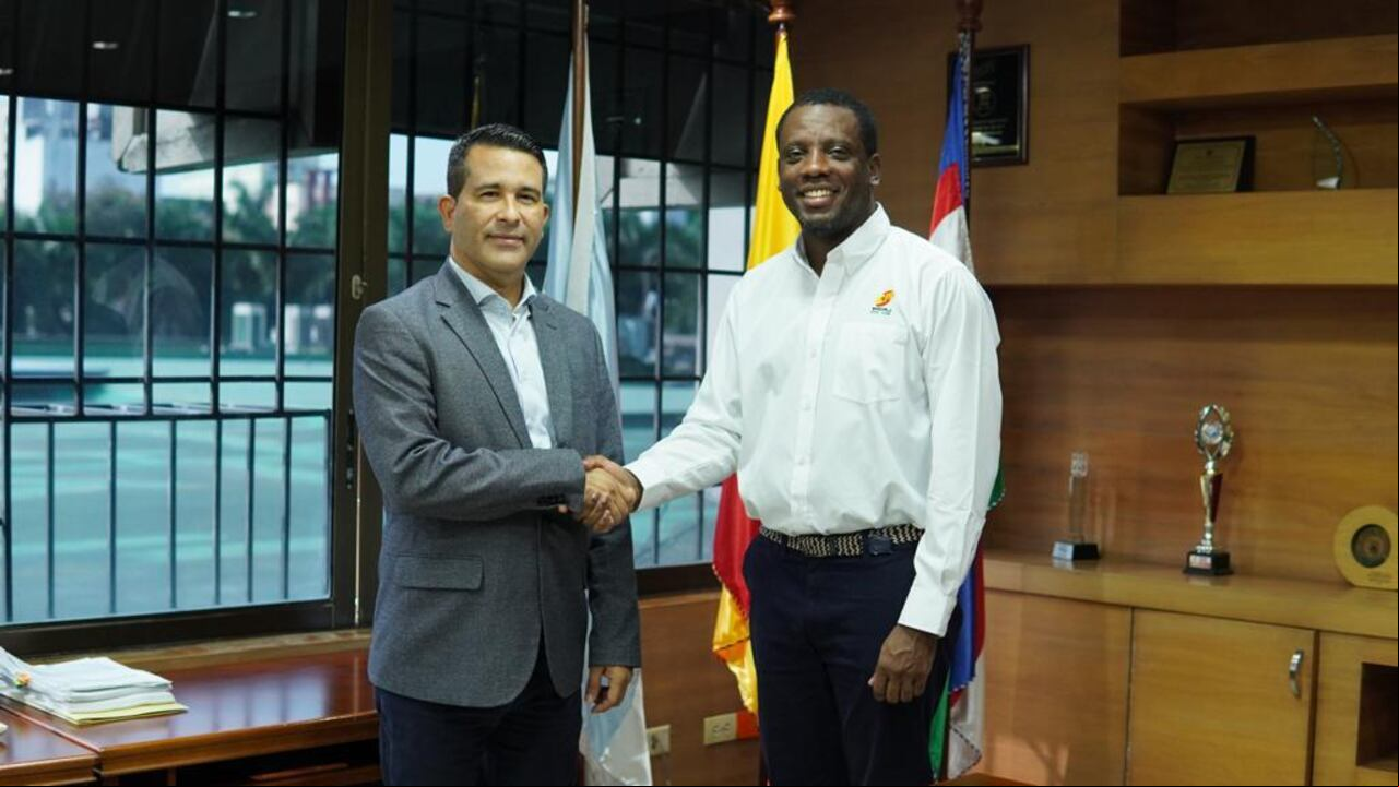 Firma del convenio con Emcali