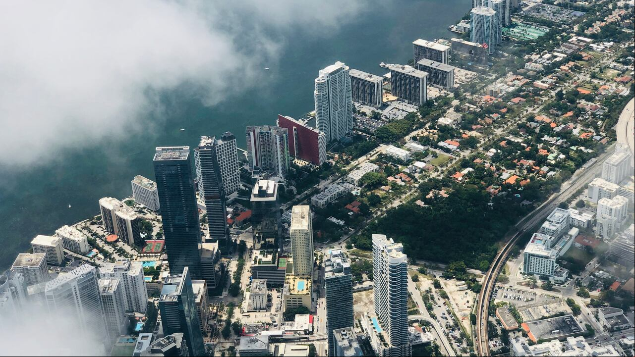 El astro del futbol ha invertido en varias propiedades en Miami, donde vivirá con su familia.