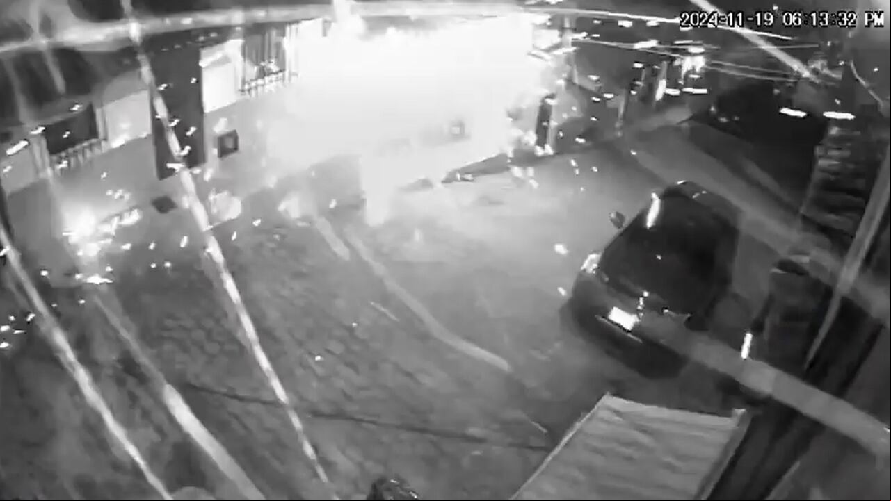 La calle también estaba vacía en el momento de la detonación.