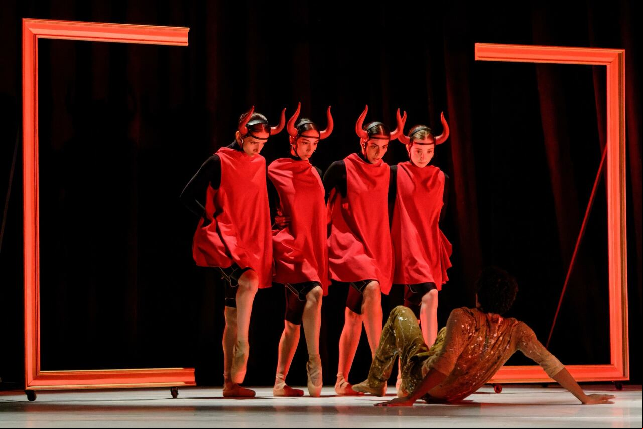 FINBA es organizado por la fundación danza conmigo, con el apoyo de la Alcaldía de Cali a través de su secretaría de cultura. igualmente cuenta con el apoyo del ministerio de cultura.