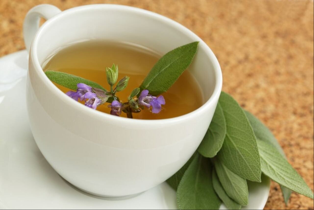 La infusión de salvia también puede emplearse en caso de halitosis y problemas digestivos subyacentes.