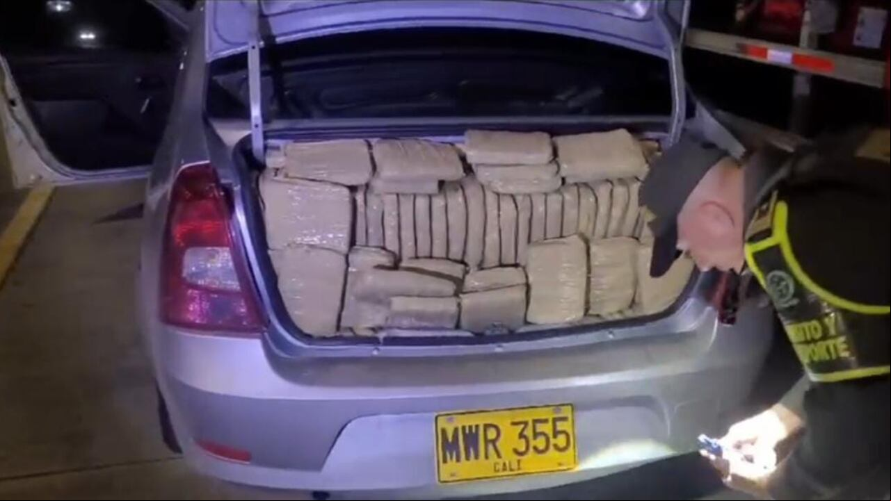El carro tenía marihuana en su cajuela y en los asientos traseros.