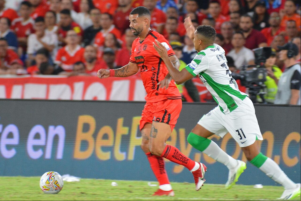 América de Cali perdió el duelo contra el Atletico Nacional 3 goles por 1 en el estadio Pascual Guerrero de Cali
