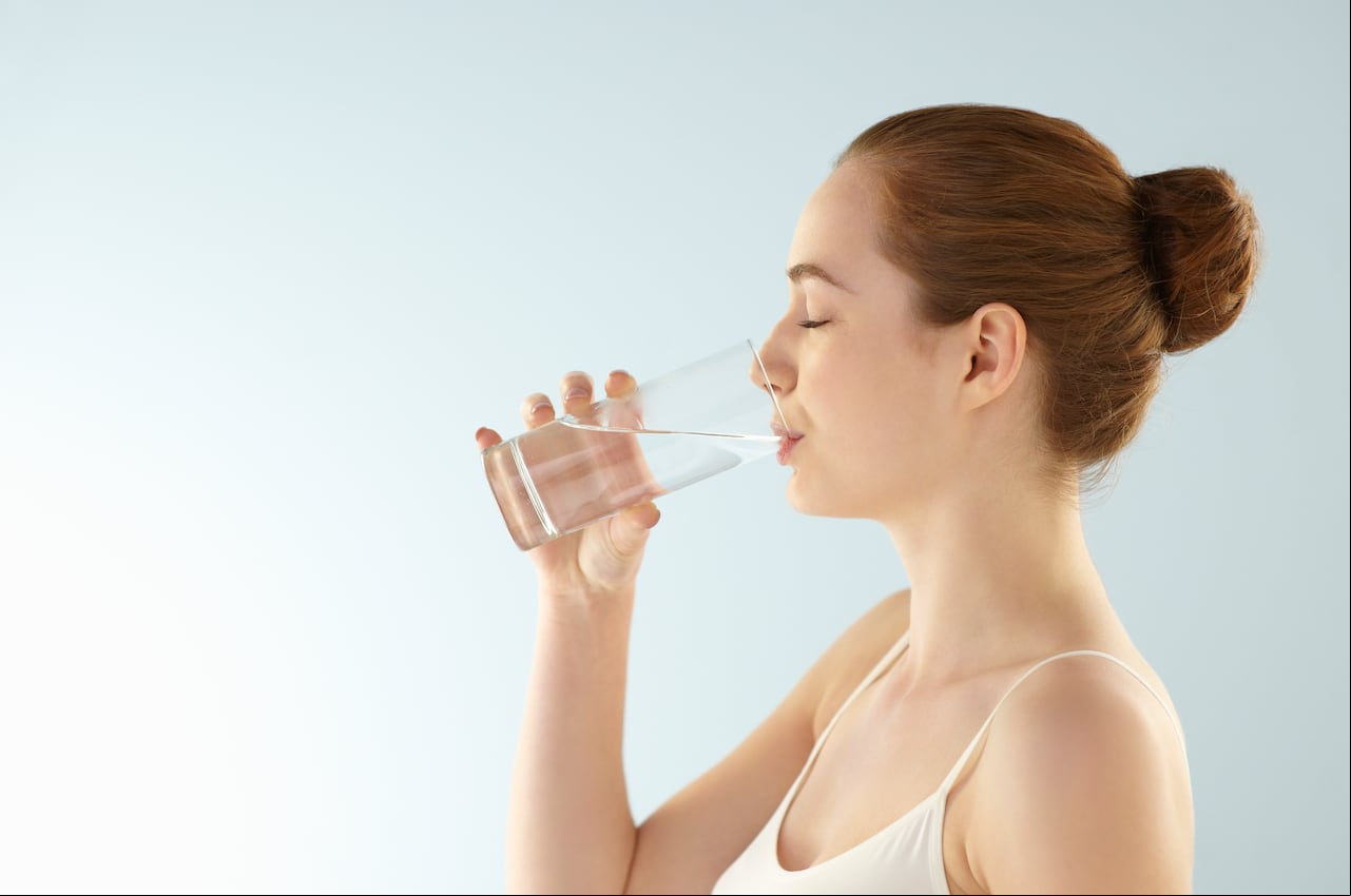 El consumo de agua es indispensable para el ser humano.