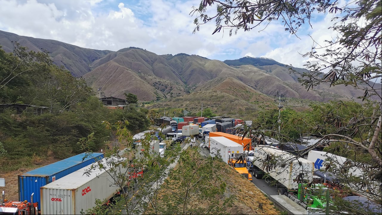 Bloqueos en loboguerrero vía a Buenaventura