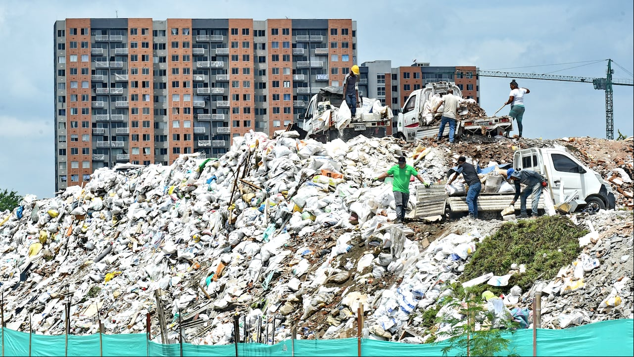 Acaber con La Escombrera de la 50 en Cali, Mayo 24 de 2024 , Foto Wirman Rios . EL PAIS