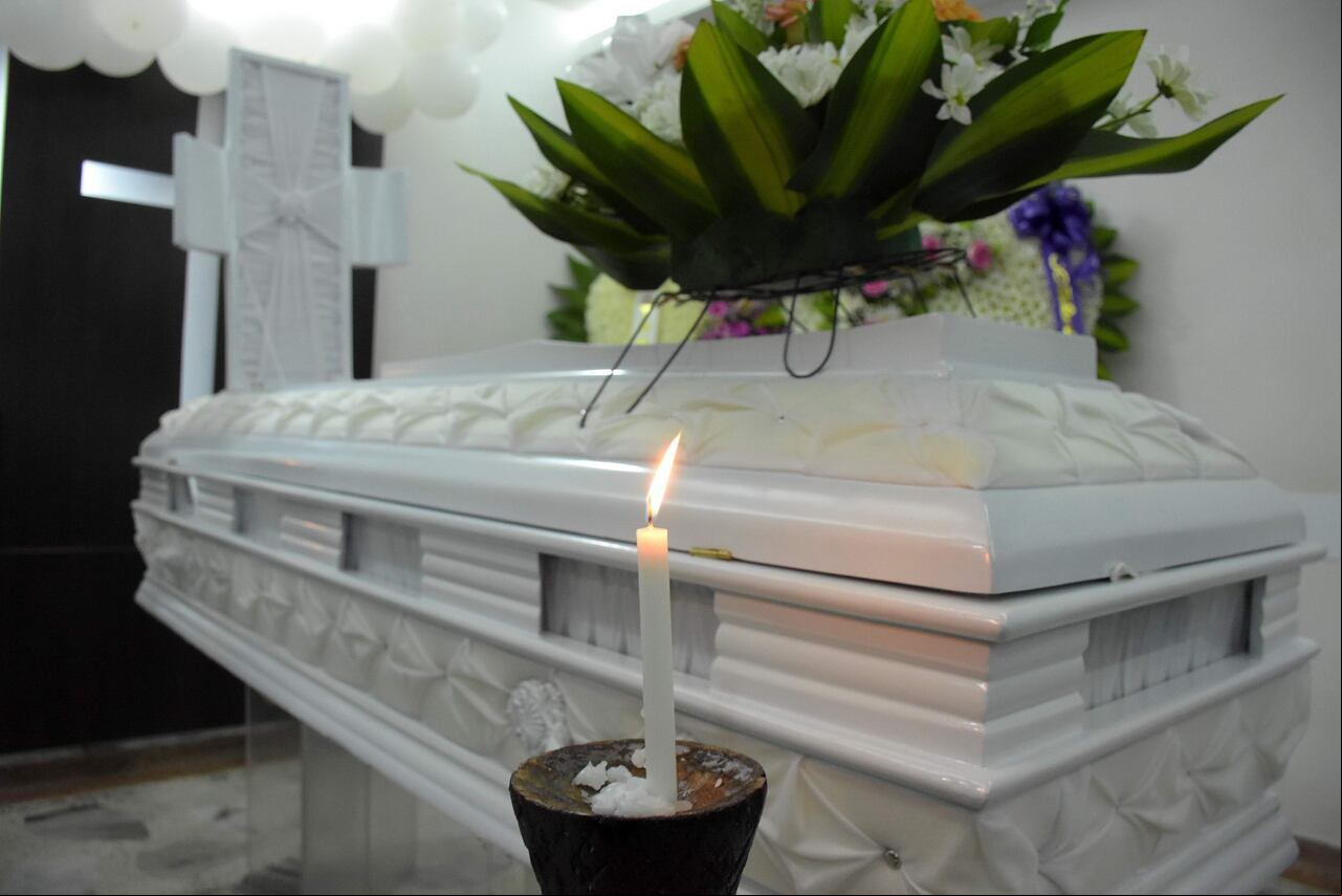 Patrullajes de Control Gaula y Ejército en las comunas de Buenaventura y Velorio de Niña Asesinada por bala pérdida en cruce de disparos de estas bandas criminales que se disputan el territorio.