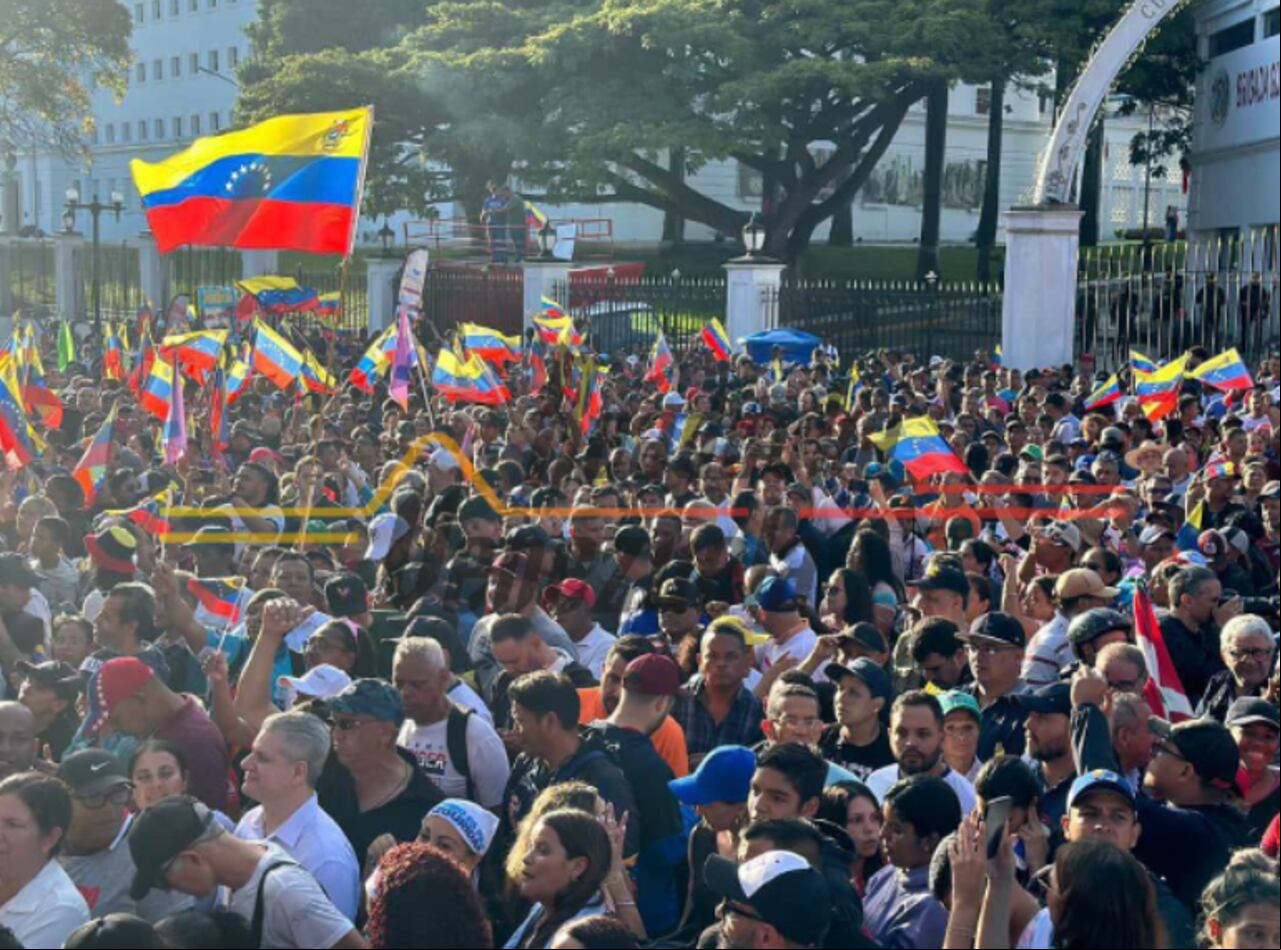 Nicolás Maduro convocó a sus seguidores en el Palacio de Miraflores
