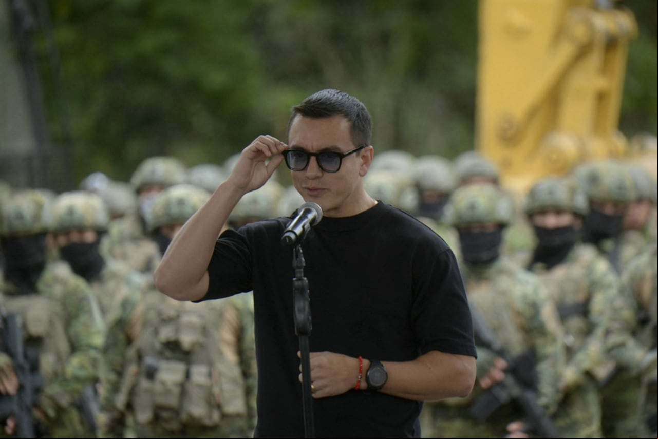 El presidente de Ecuador, Daniel Noboa, habla durante la inauguración de la construcción de una prisión de máxima seguridad para 800 presos en la ciudad costera de Santa Elena, Ecuador, el 21 de junio de 2024. (Foto de Gerardo MENOSCAL / AFP)