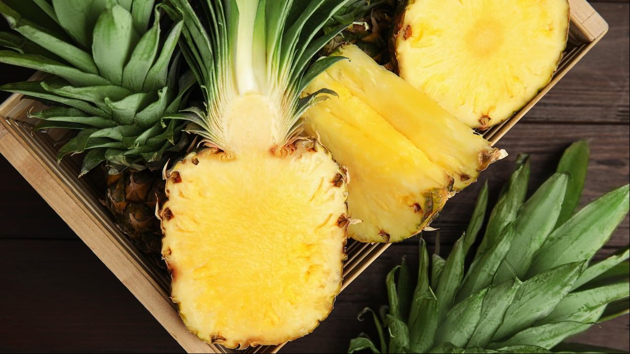 La piña es una fruta con vitamina C.