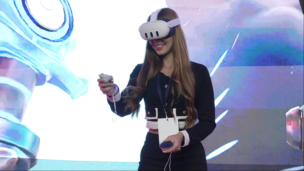 La integración de videojuegos como método de evaluación en el aprendizaje del inglés no solo moderniza la enseñanza de idiomas, sino que también combate la ansiedad ante los exámenes.