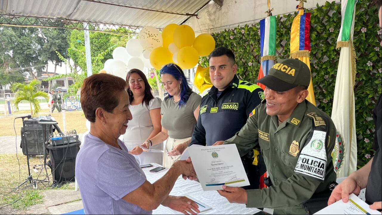 Todas las lideresas que participaren recibieron su certificado.