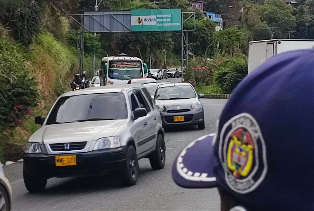 En la tarde de este lunes, 19 de agosto, en diferentes corredores viales, se adelantan controles preventivos y pedagógicos, relacionados a factores de riesgo, velocidad, Revisión Técnico Mecánica y Seguro Obligatorio de Accidentes de Tránsito.