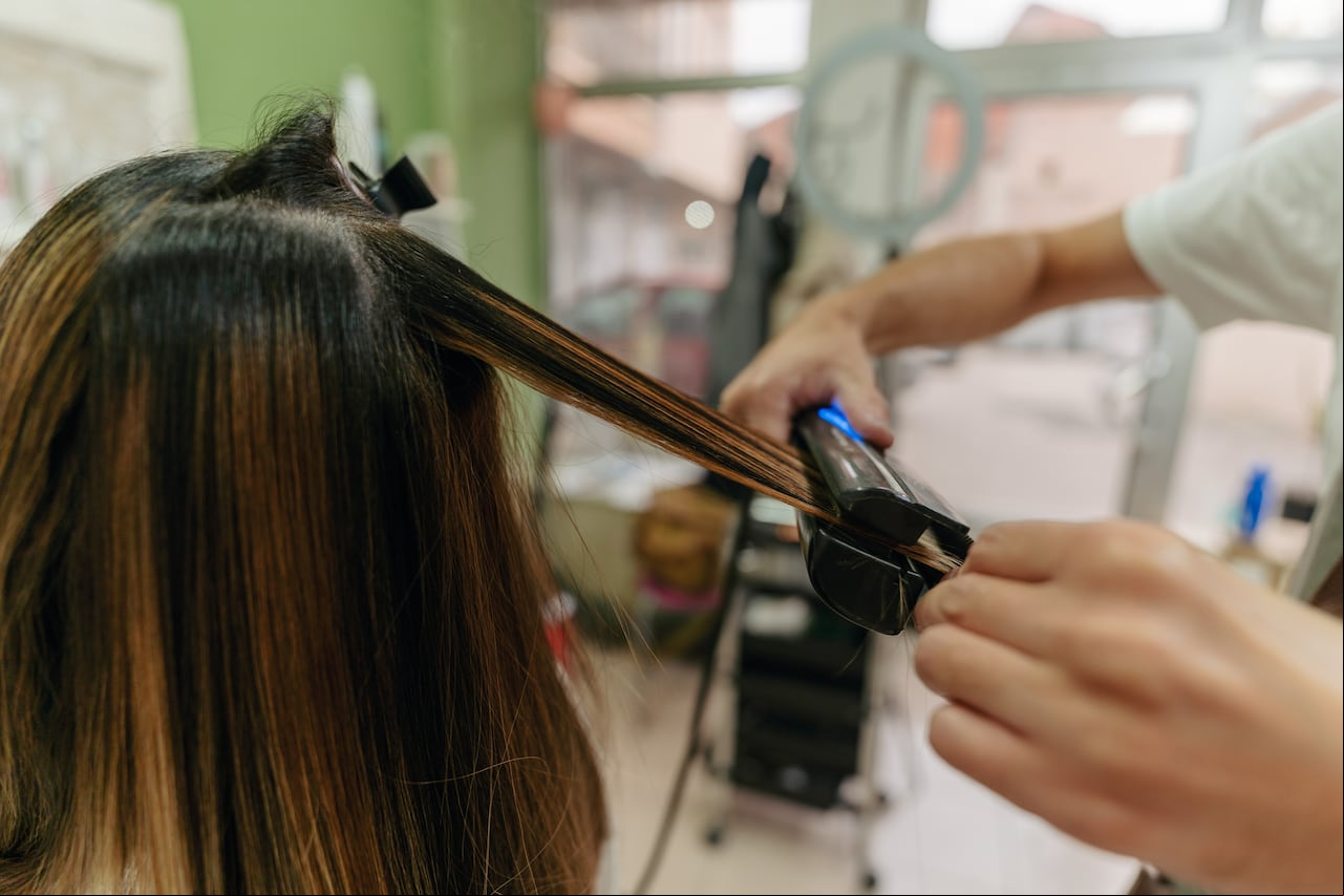 planchar el cabello