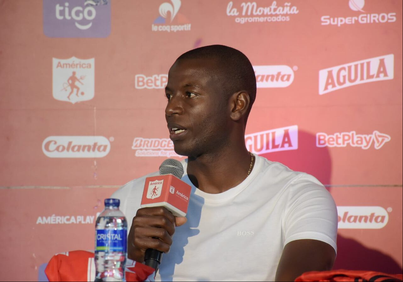 Adrián Ramos renovó su contrato con el América de Cali