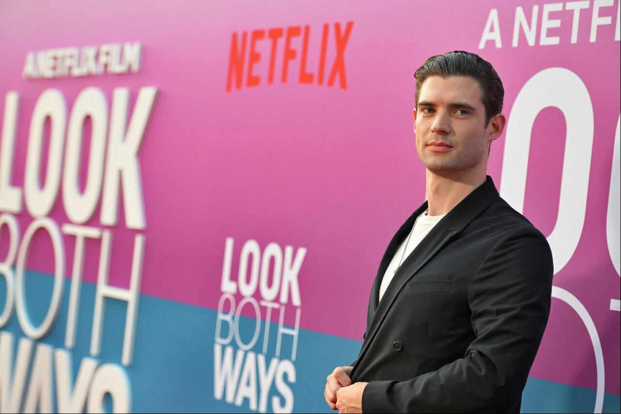 David Corenswet asiste a la proyección especial "Look Both Ways" de Netflix en Los Ángeles en el Teatro TUDUM.