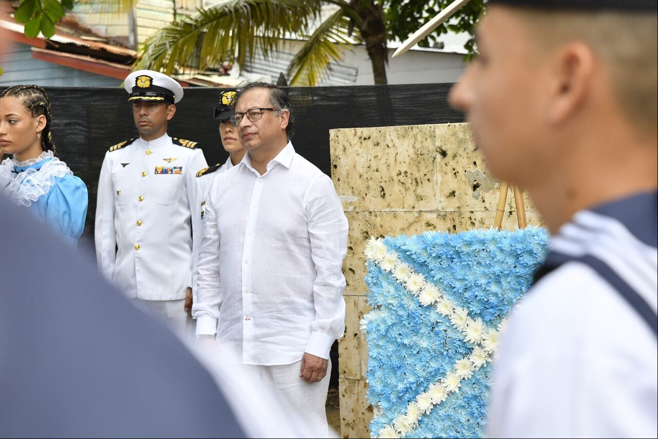 Desfile militar 20 de julio en San Andres