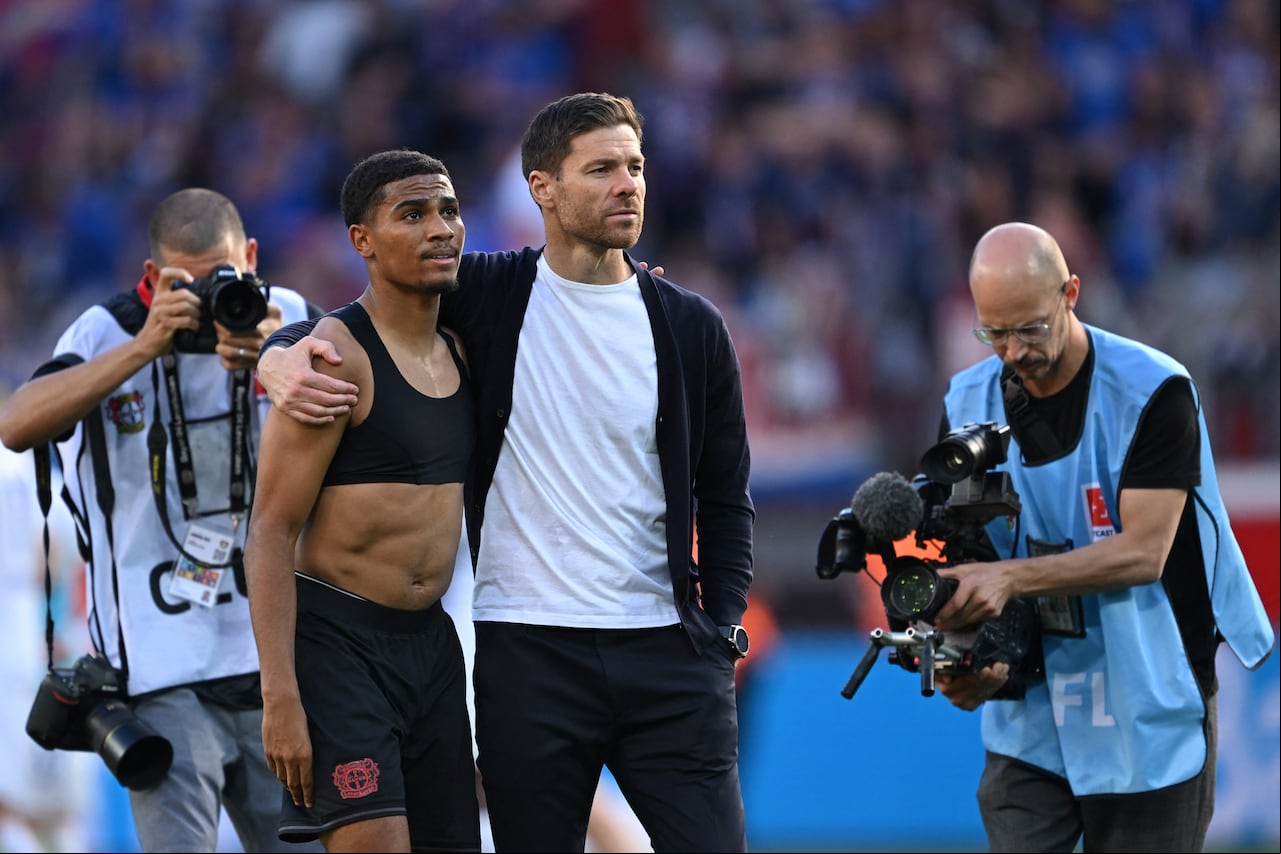 Leverkusen goleó al Heidenheim y sigue de cerca al Bayern Múnich en la Bundesliga