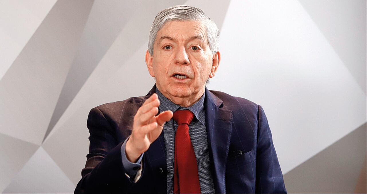 CÉSAR GAVIRIA