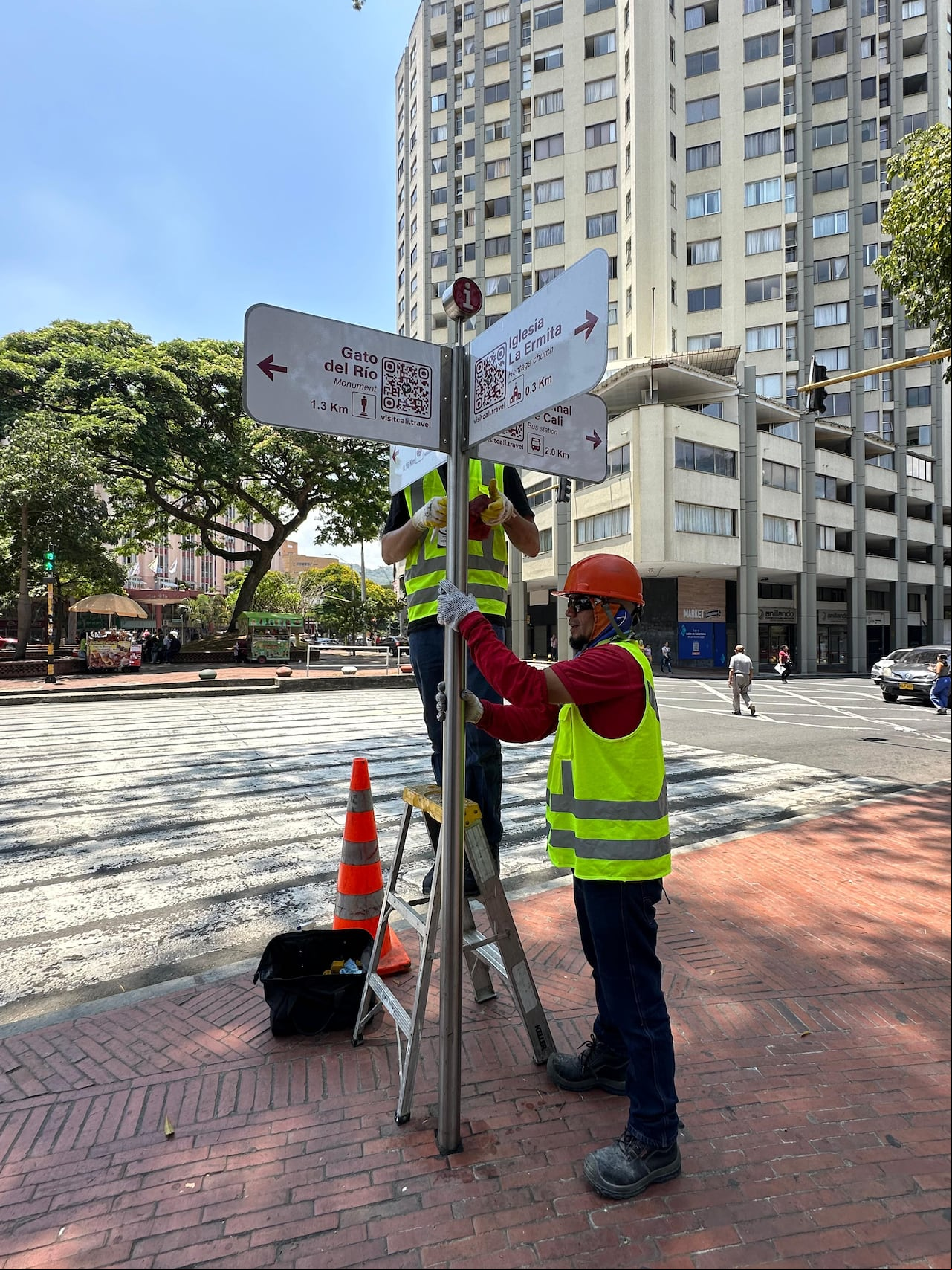 Renovación de señalética turística en Cali.