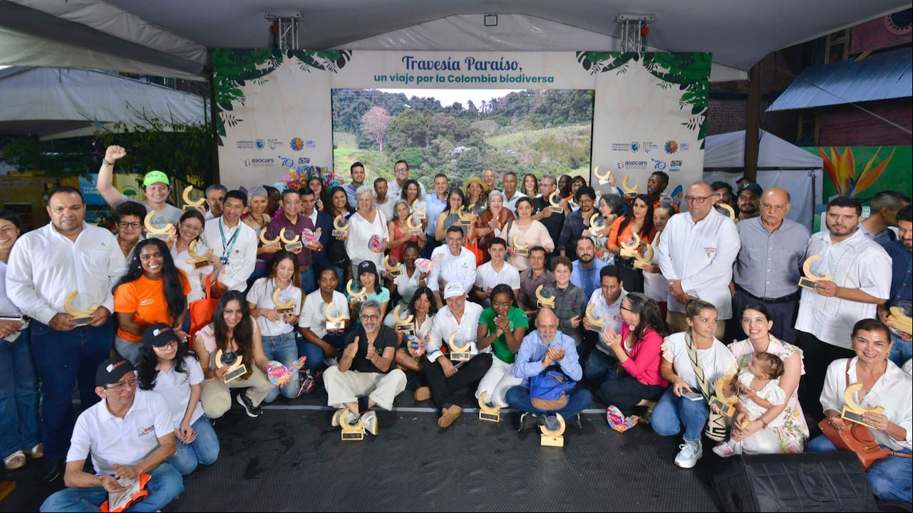 Representantes de las 33 CAR que hay en Colombia hicieron presencia en Cali para firmar el ‘Manifiesto por la Vida’, para comprometerse con la inversión.