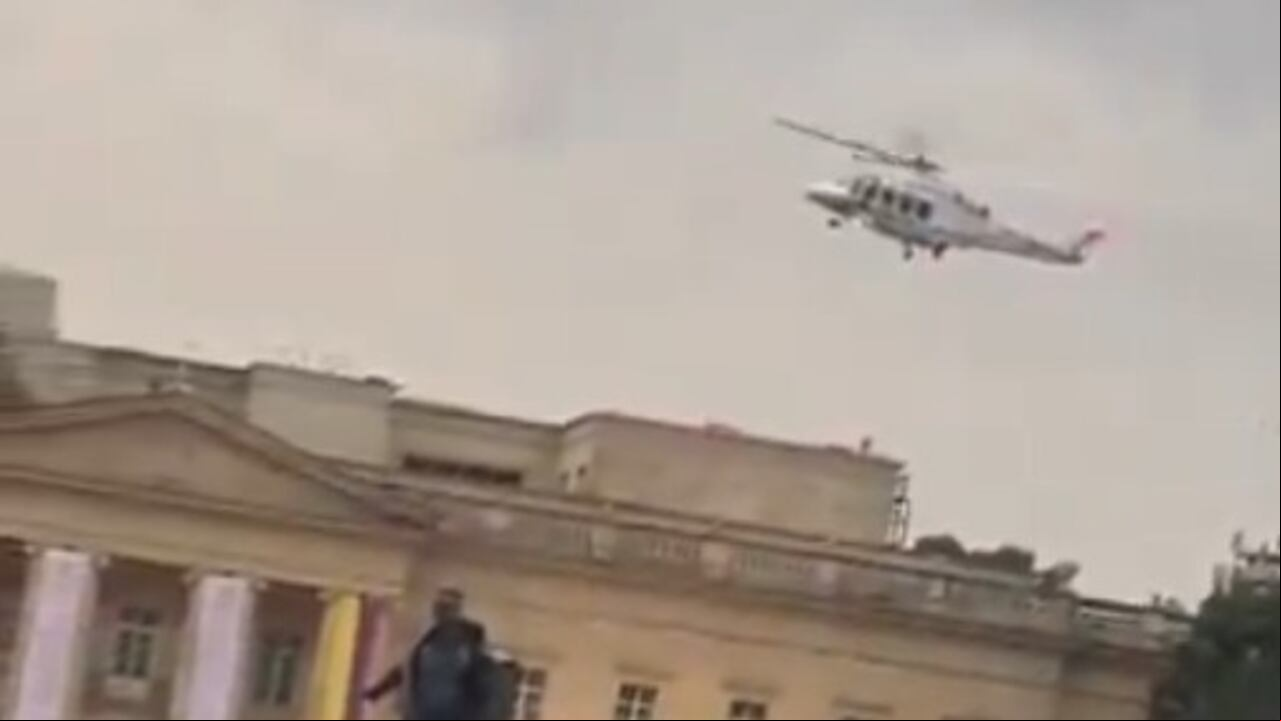 Helicóptero presidencial sobrevolando la Casa de Nariño.
