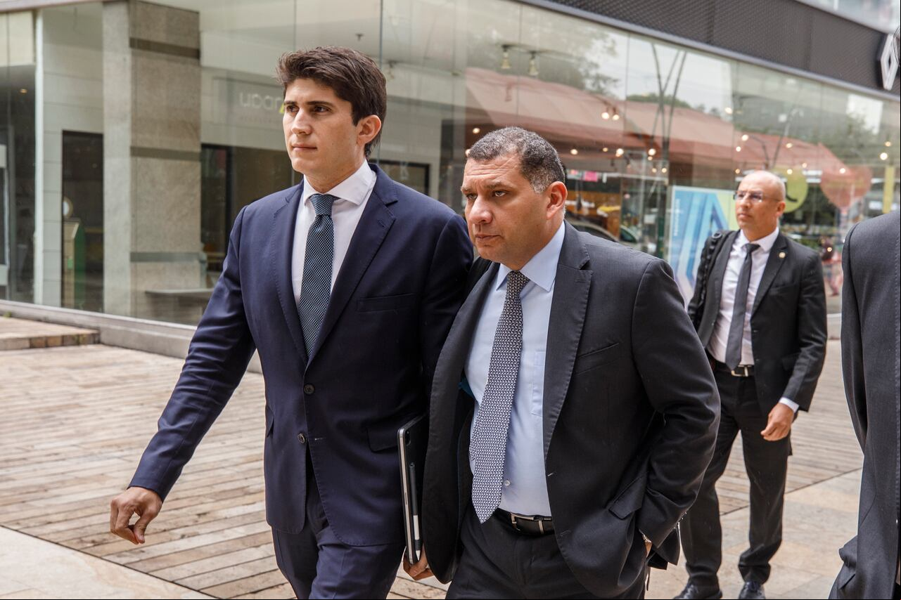 Wadith Manzur Imbett
Representante a la Cámara
En la Corte Suprema de Justicia con su abogado