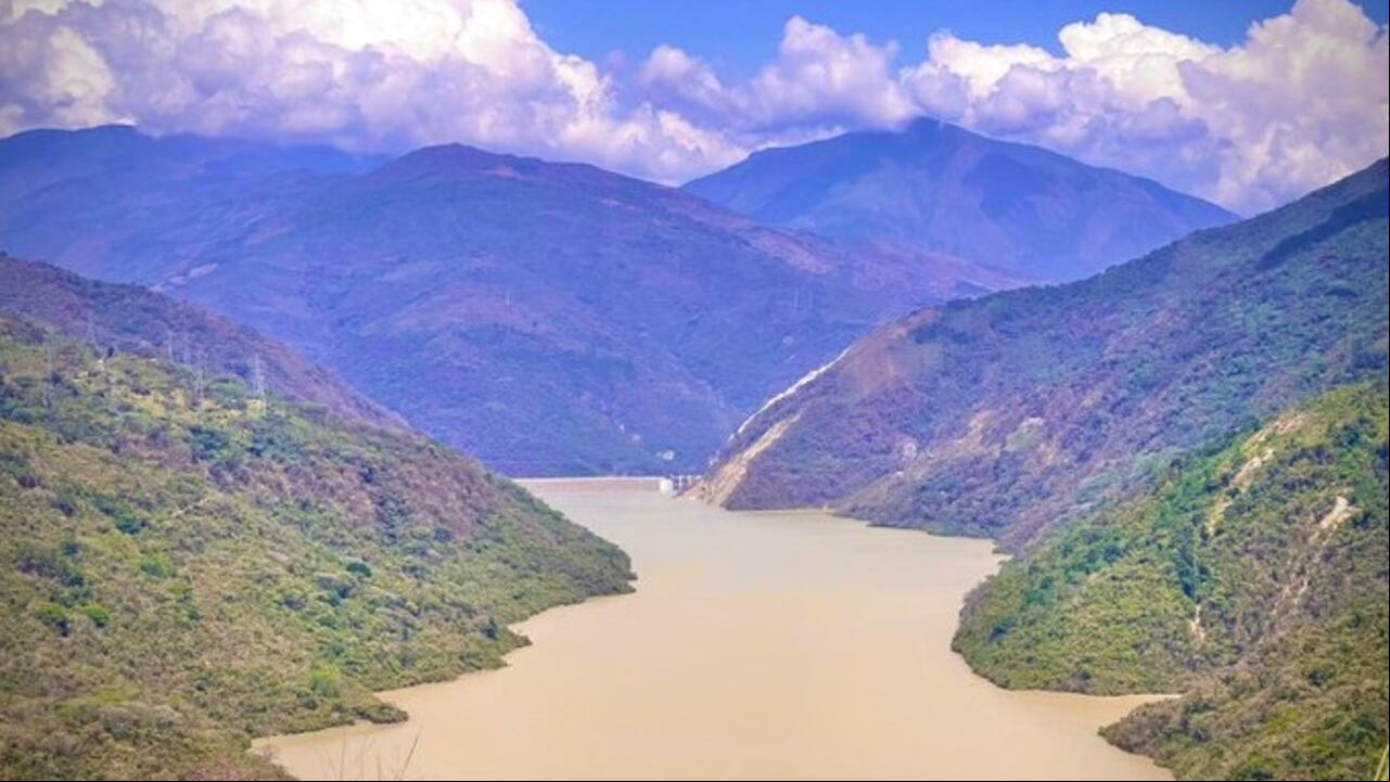 El hombre cayó a las aguas del río Cauca mientras se transportaba en una
garrucha artesanal