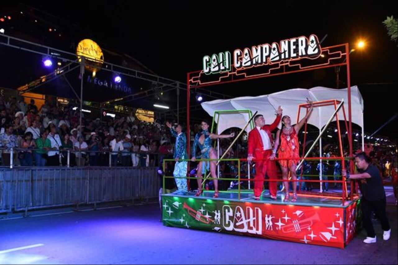 Cali brilla en la Feria: la carroza ‘Cali es donde debes estar’ protagoniza el Salsódromo