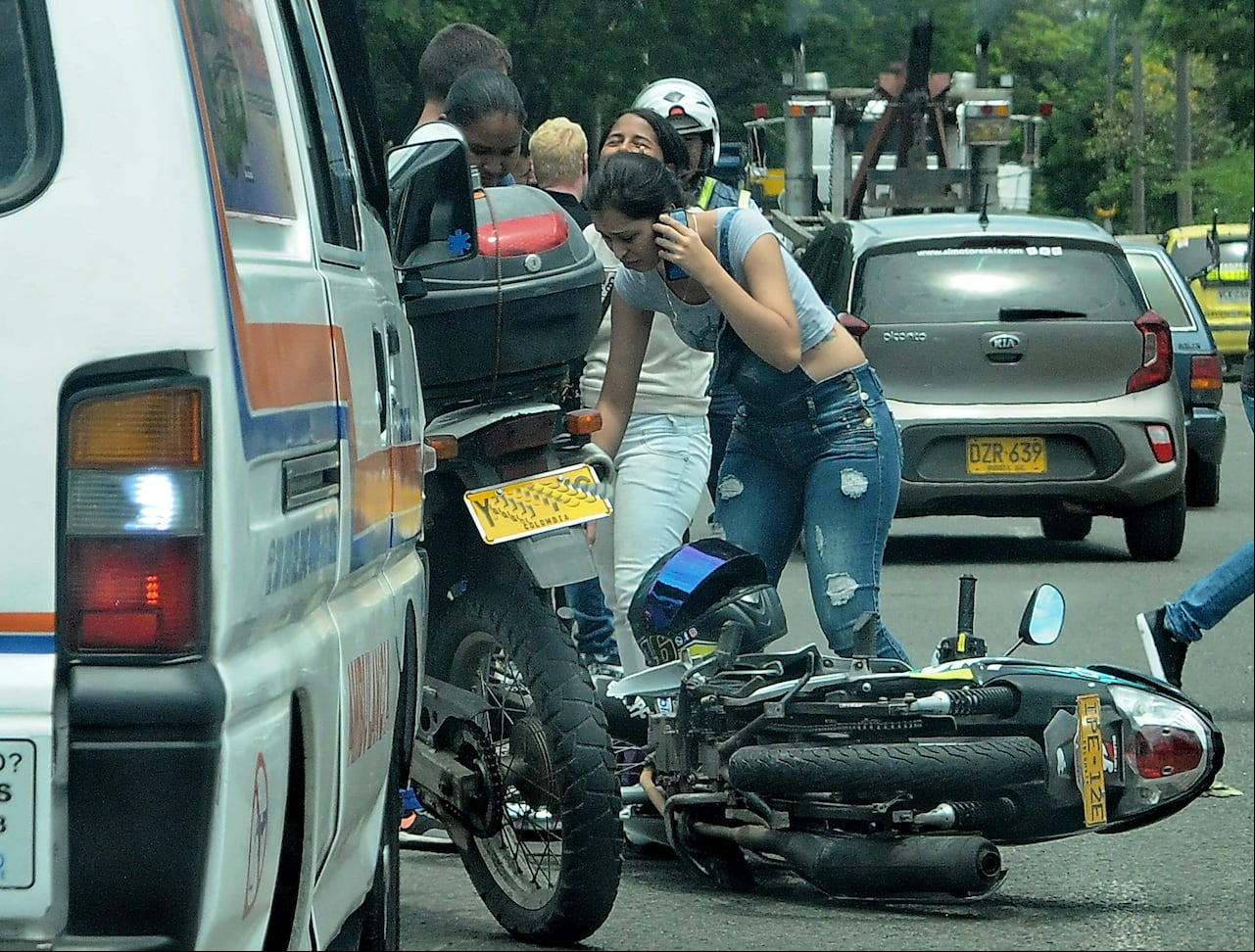 Cali: Informe de accidentes, choques de latas, con heridos y simples. Foto José L Guzmán. EL País. junio 8-23