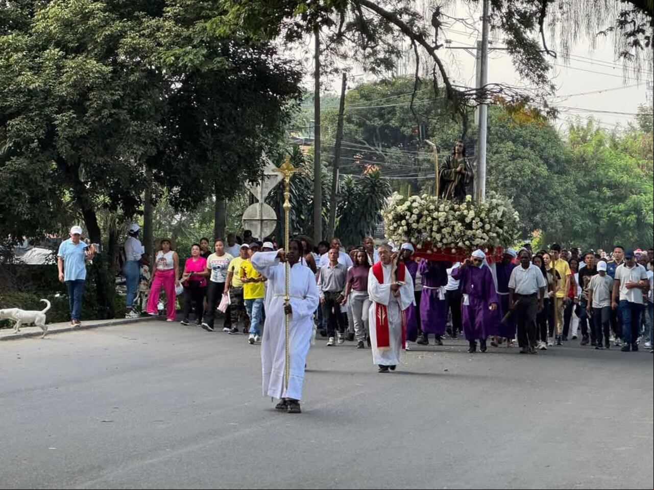 Gran parte de la comunidad de Puerto Tejada, Cauca, participa en este Santo Viacrucis, como forma de mantener viva la Fe en el padre Celestial y su hijo Jesuscrito.
