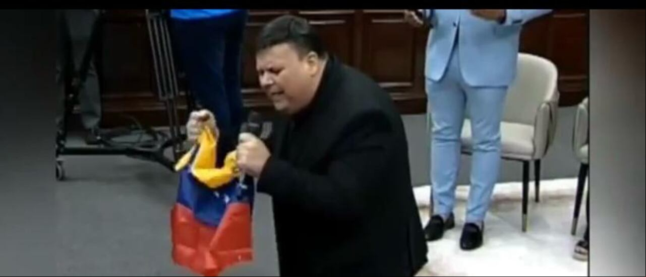 El pastor xxxx pidió perdón a Dios por la corrupión.
Foto tomada de X